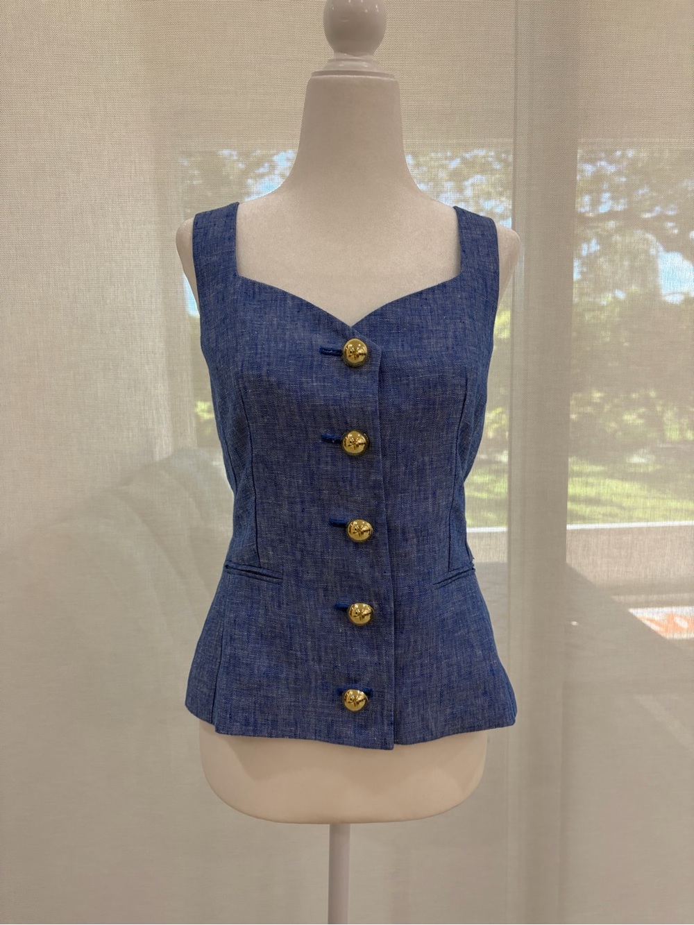 Lilly Pulitzer linen Blue Vest/Top with gold buttons Sleeveless lined